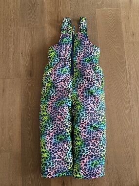 Pink Platinum multi colored leopard snow bib. Size:4. Gently Used.